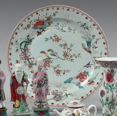 CHINE, Compagnie des Indes - Époque Yongzheng (1723-1735) Grand plat en porcelaine...