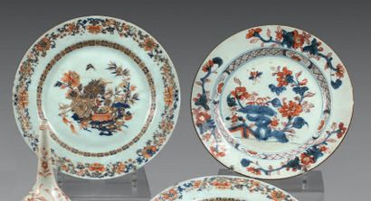 CHINE, Compagnie des Indes - XVIIIe siècle Assiette en porcelaine émaillée en bleu...