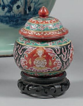 CHINE, BENCHARONG, POUR LA THAÏLANDE - XIXE SIÈCLE Pot couvert en porcelaine émaillée...