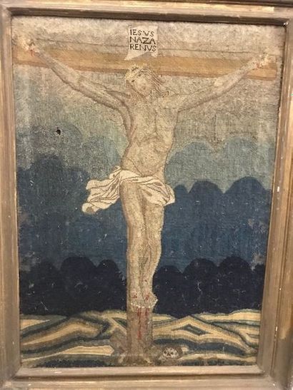 AUCUN ORDRE D'ACHAT Tapisserie encadrée, "Christ en croix", 63 x 45 cm (accident...