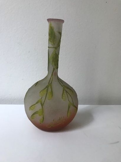 AUCUN ORDRE D'ACHAT 11603/101 Vase soliflore en verre multicouche orné de feuillages...