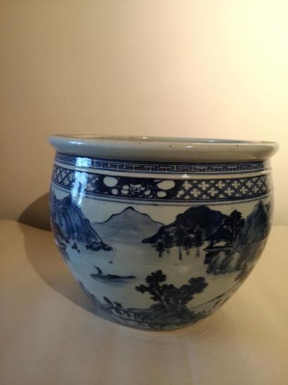 AUCUN ORDRE D'ACHAT 11668/42 Grand cache-pot en porcelaine de Chine blanc-bleu.