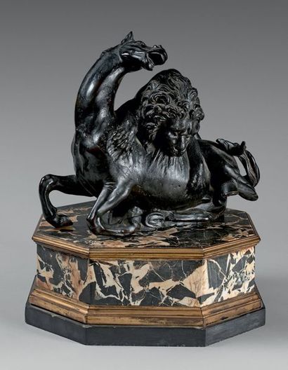 null Statuette en bronze à patine brune représentant un lion attaquant un cheval.
(Défauts...