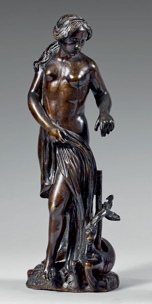 null Statuette en bronze patiné représentant une Vénus avec un cheval marin.
Travail...
