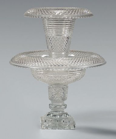 null Grand vase centre de table en trois parties en cristal taillé.
Hauteur: 43 ...