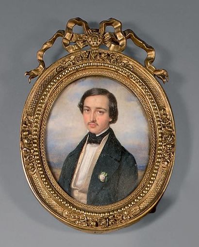 ÉCOLE FRANÇAISE VERS 1820 Portrait d'homme une rose à la boutonnière, sur fond de...