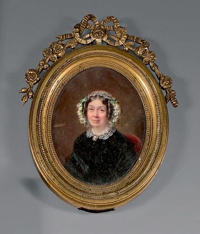 Ecole française d'époque Napoléon III Portrait de femme au bonnet
Miniature ovale...