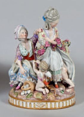 ALLEMAGNE, MEISSEN Groupe en porcelaine polychrome et or représentant deux galantes,...