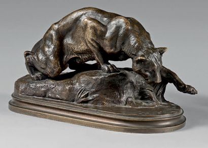 Isidore Jules Bonheur (1827-1901) Lionne à la rivière
Épreuve en bronze patiné, signée.
Hauteur:...