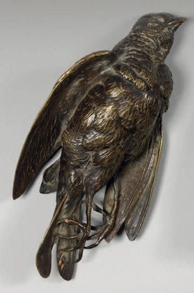 ÉCOLE MODERNE L'oiseau mort Presse-papier en bronze, porte une trace de signature...