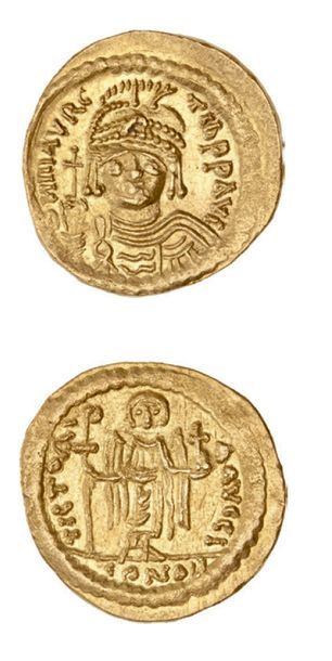 null MAURICE TIBÈRE (582-602)
Solidus. Constantinople. 4,51 g.
Son buste de face....