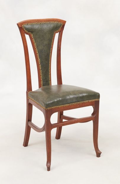Henry VAN DE VELDE (École belge). Furniture: Suite of six carved oak chairs, .
By... Gazette Drouot