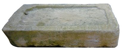 null Evier en pierre Long : 112 cm Larg : 69 cm Haut : 21 cm XVIII ème siècle 