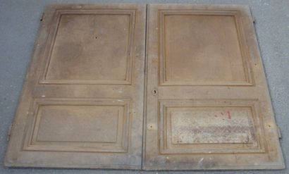 null Paire de portes de placard en bois peint Haut : 98 cm Larg : 112 cm XIX ème...