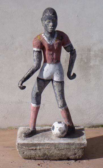 null Pelé en ciment peint Haut : 106 cm