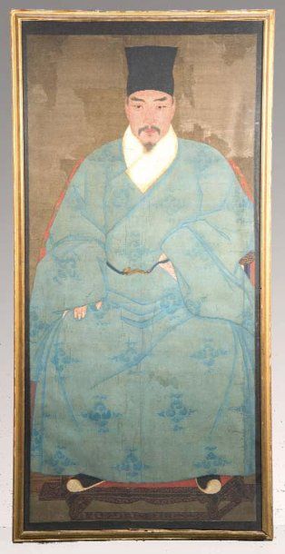 null Peinture sur soie "Portrait d'homme" assis en robe bleue. Chine, fin de l'époque...