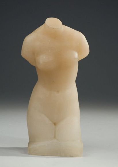 DESPRET Georges (1862-1952) Buste de femme Sujet en pâte de verre blanc nuancé ambré....