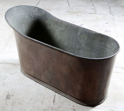 Baignoire en cuivre étamé. XIXe siècle H....