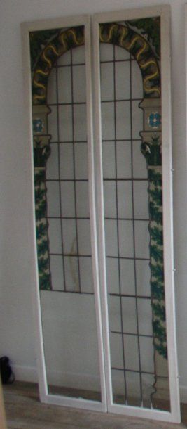 null Double porte en verre imprimé et émail relief à décor de colonnades supportant...