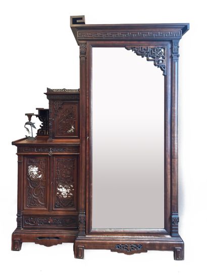 Gabriel VIARDOT (1830-1904) 
	Cabinet en placage d’acajou teinté et sculpté à deux... Gazette Drouot
