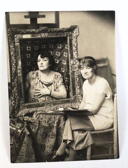 VALADON Suzanne VALADON et Mauricia DE THIERS
Portrait « au tableau » des deux amies,... Gazette Drouot