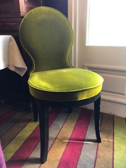 null 6 chaises garniture velours vert olive, pieds bois sabre. H : 92 cm