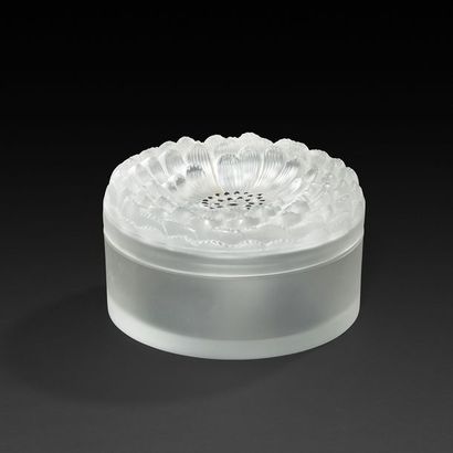 null MAISON LALIQUE D'APRÈS UN MODÈLE DE RENÉ LALIQUE (1860-1945) 
Dahlia, Boîte...