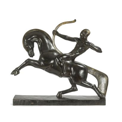 null MARIE-LOUISE SIMARD (1886-1963) 
Archer à cheval 
Sculpture. Épreuve en bronze...