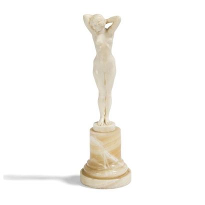 null JOÉ DESCOMPS (1869-1950) 
Nu féminin 
Sculpture. Épreuve en ivoire finement...