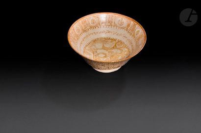 null Coupe en céramique à décor de lustre métallique, Iran seldjoukide, XIIIe siècle...