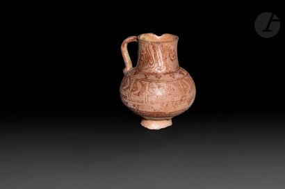 null Pichet en céramique lustrée, Proche-Orient, XIVe siècle 
Céramique siliceuse...