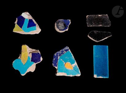null Ensemble de sept fragments de céramique, Asie Centrale, XVe siècle
Trois fragments...