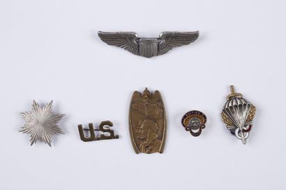DIVERS Lot d'insignes comprenant: 1 insigne de Préparation militaire pour parachutistes,...