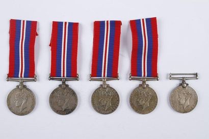 GRANDE BRETAGNE Lot de 5 médailles Commémoratives 1939-1945 en argent. Une sans ruban....