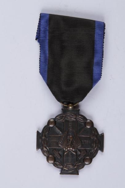 GRECE Médaille commémorative 1916-1917 en bronze. Ruban de la Croix de Guerre grecque....