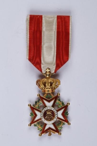 MONACO Ordre de Saint Charles (1858). Croix de chevalier en or émaillé. Dans son...