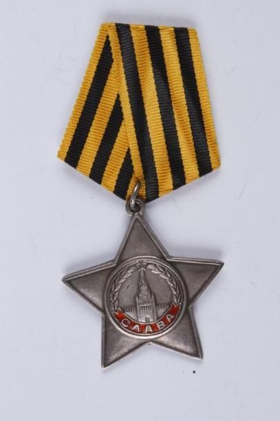 URSS Ordre de la Gloire (1943). Etoile de 3e classe en argent émaillé. Numéroté 602622....