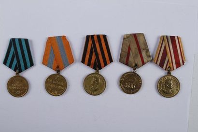 URSS Lot de cinq médailles commémoratives. - Médaille de la Victoire sur l'Allemagne....