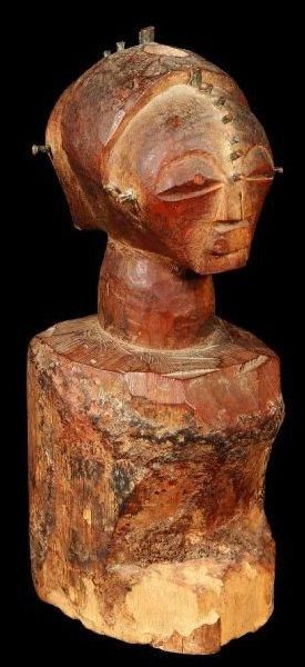 null Statuette de divination SONGYE (R.D. Congo). Puissante et ancienne statuette...