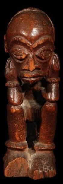 null Statuette BASIKASINGO/pré-BEMBE (R.D. Congo). Elle présente un visage en forme...
