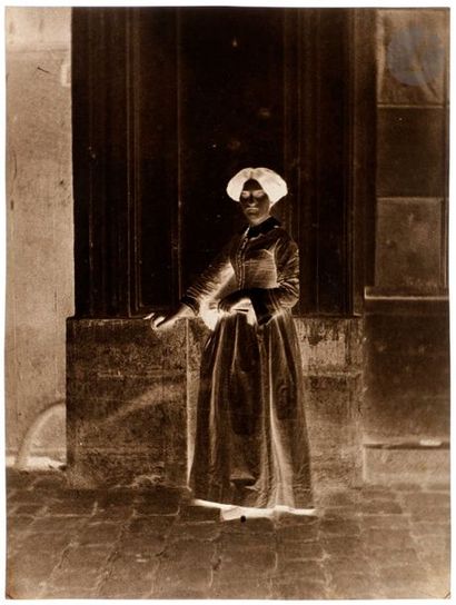 null Charles Nègre (1820-1880)
Femme dans une cour. 
Homme assis, c. 1852.
Deux (2)...