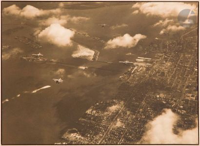 null Margaret Bourke-White (1909-1971)
États-Unis, vue aérienne, c. 1930.
Avions...