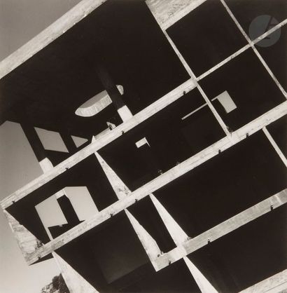 null László Elkán, dit Lucien Hervé (1910-2007)
Le Corbusier.
Le Corbusier sculptant,...