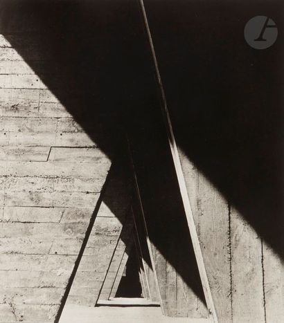 null László Elkán, dit Lucien Hervé (1910-2007)
Le Corbusier.
Le Corbusier sculptant,...