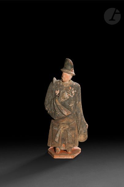 null CHINE - Époque MING (1368 - 1644)
Statuette de pèlerin à chapeau en terre cuite...