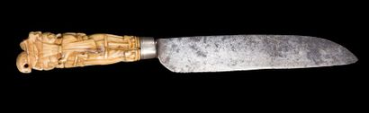 PAYS-BAS, XVIIIe siècle Couteau dont le manche...