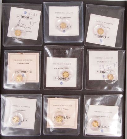 null 14 pièces "Vive la France" en or (585/1000).
Diametre 11mm. Poids : 0,50gr
Certificats...