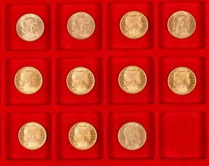 null Lot de 11 pièces de 20 Francs en or dans un sachet numéroté 2017084 :
- 10 pièces...