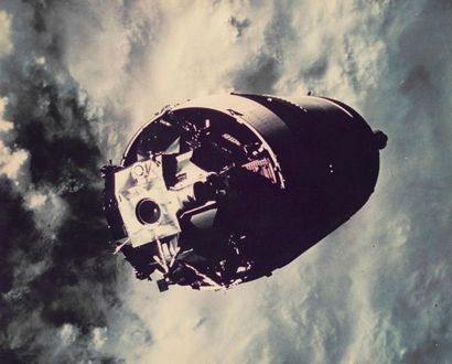 null NASA 
Apollo 9, mars 1969. 
Le module lunaire Spider avant extraction du dernier...