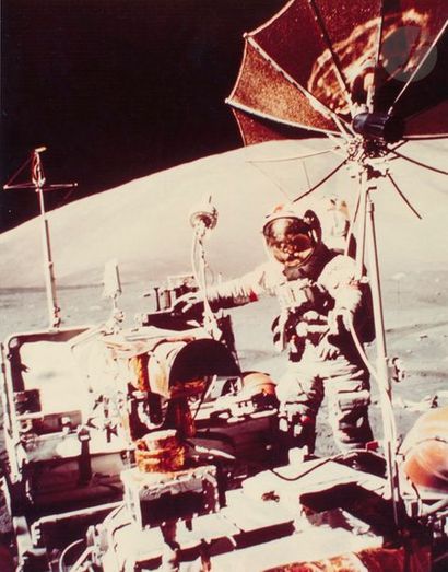 null NASA - Eugene Cernan
Apollo 17, décembre 1972. 
Harrison Schmitt réalise des...
